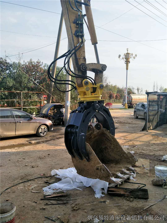 excavator grass grab and excavator log grapple (2)